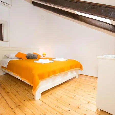Santa Maria Apartment *